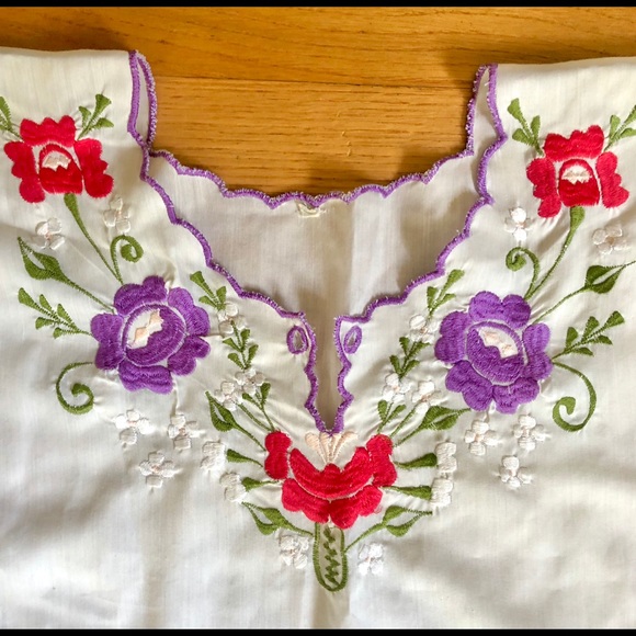 True Vintage Embroidered Mexican Blouse - Picture 2 of 4